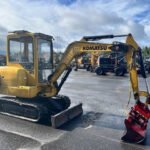 Komatsu PC 27 R-8 + Godet inclinable