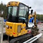 Caterpillar 302CR avec engcon et remorque