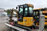 Caterpillar 302CR avec engcon et remorque – Image 15