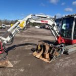 Takeuchi TB235 avec + 3godets