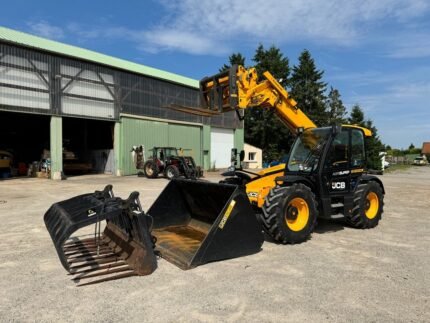 Chariot télescopique JCB 542-70 Accessoires: Fourches/ Godet/ Fouches à fumier