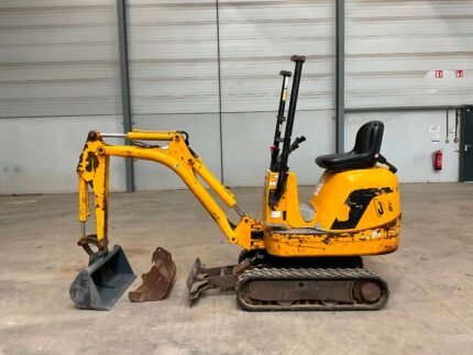 JCB 8008 avec 3 godets
