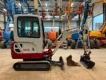 Takeuchi TB216 avec 3 godets