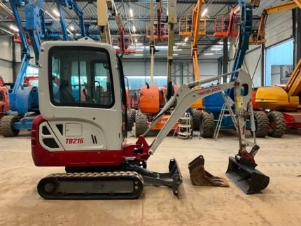 Takeuchi TB216 avec 3 godets